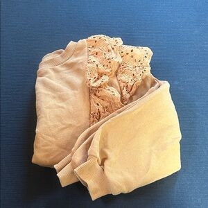 H&M flutter sleeve crewneck. Girls size 6x